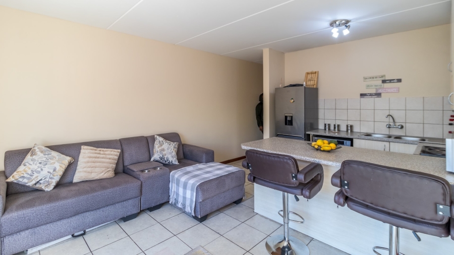 1 Bedroom Property for Sale in Grand Central Gauteng