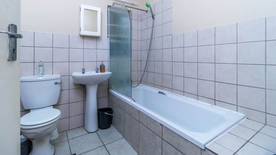 1 Bedroom Property for Sale in Grand Central Gauteng