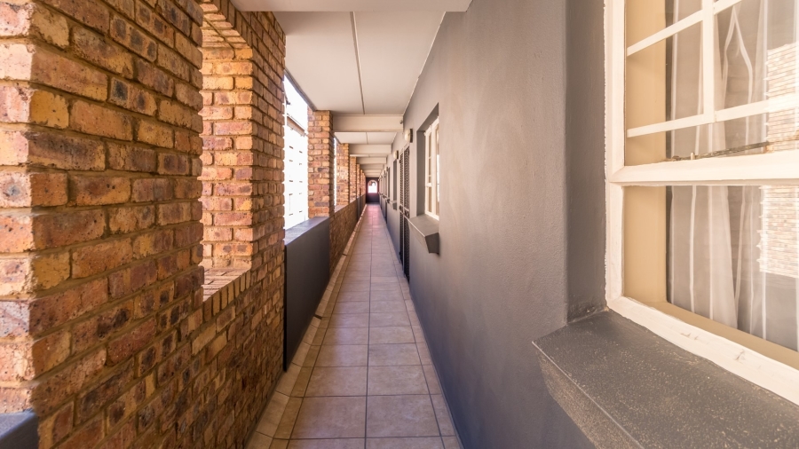 1 Bedroom Property for Sale in Grand Central Gauteng