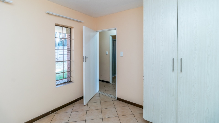 2 Bedroom Property for Sale in Erand Gardens Gauteng