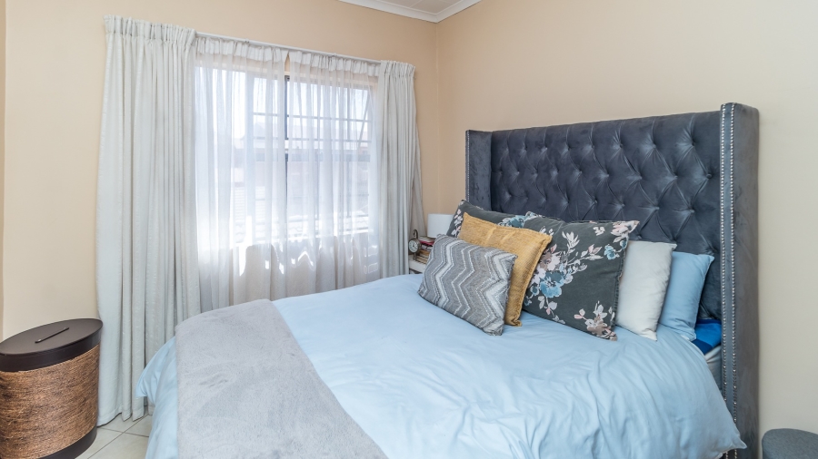 2 Bedroom Property for Sale in Noordwyk Gauteng