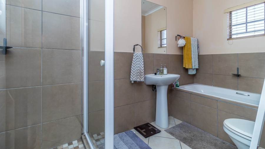 2 Bedroom Property for Sale in Noordwyk Gauteng