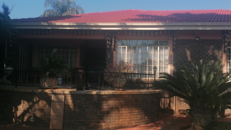 6 Bedroom Property for Sale in Florauna Gauteng