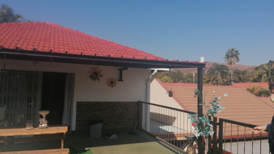 6 Bedroom Property for Sale in Florauna Gauteng