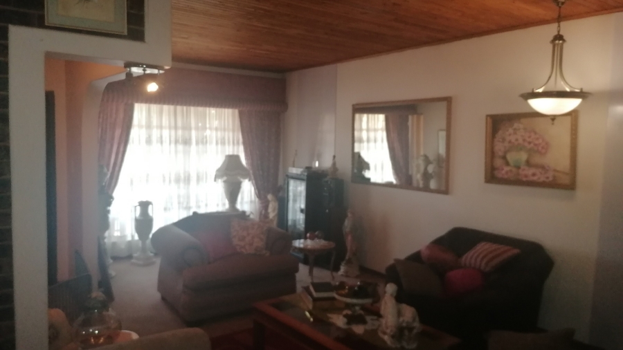 6 Bedroom Property for Sale in Florauna Gauteng