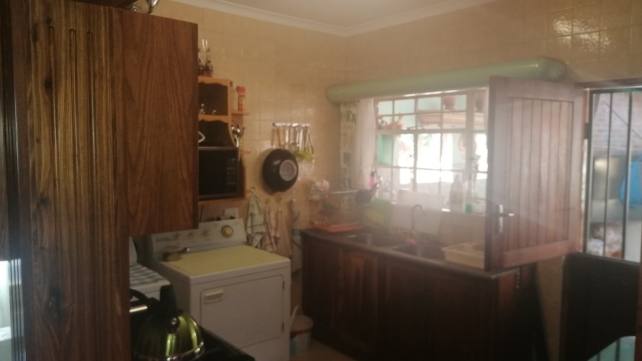 6 Bedroom Property for Sale in Florauna Gauteng