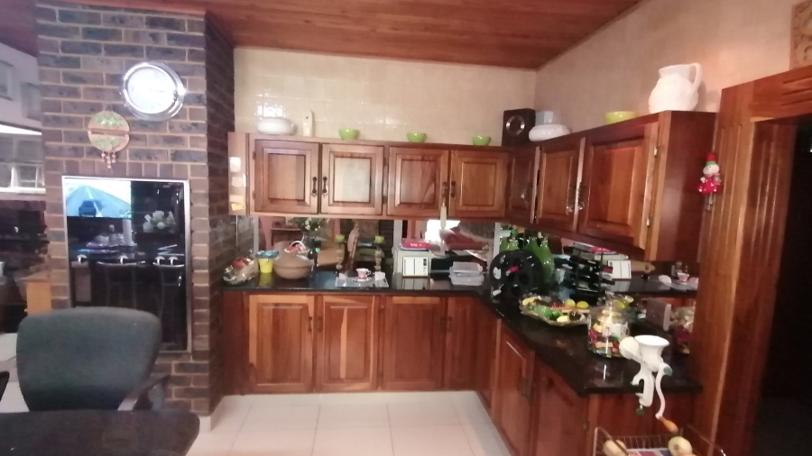 6 Bedroom Property for Sale in Florauna Gauteng