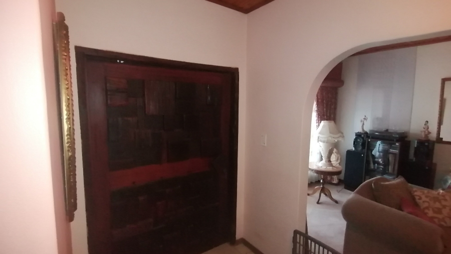 6 Bedroom Property for Sale in Florauna Gauteng