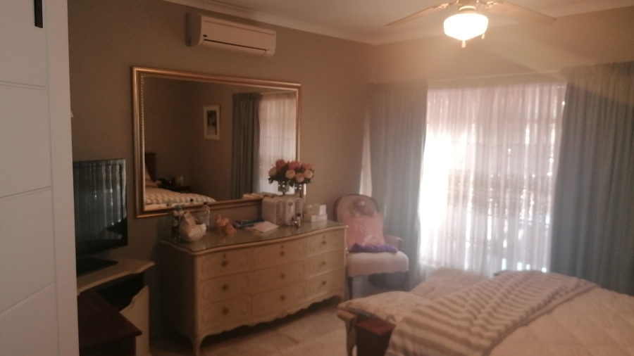 6 Bedroom Property for Sale in Florauna Gauteng