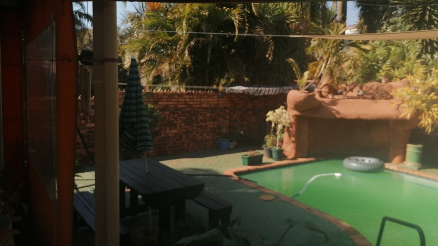 6 Bedroom Property for Sale in Florauna Gauteng