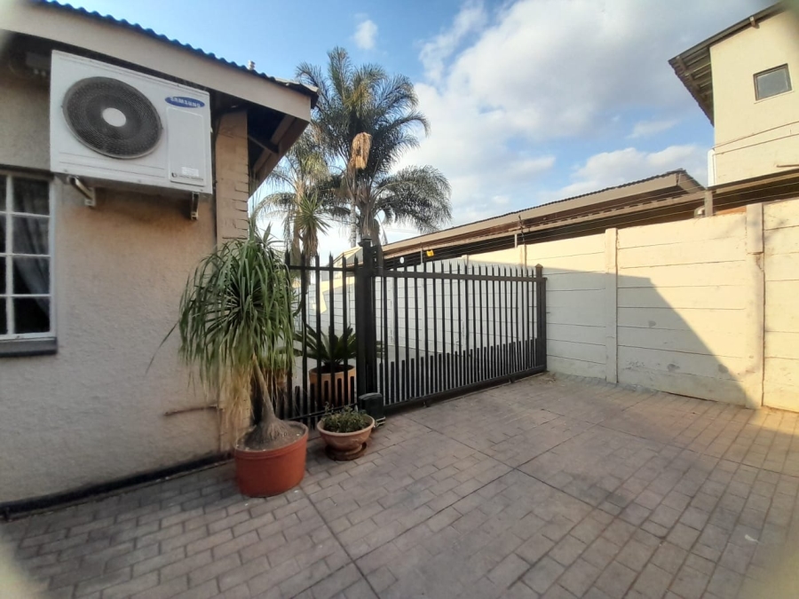 3 Bedroom Property for Sale in Gezina Gauteng