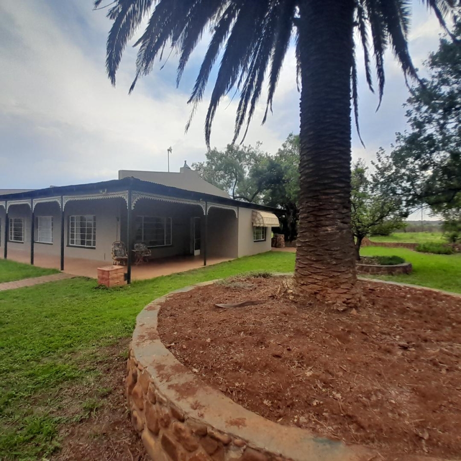 To Let 2 Bedroom Property for Rent in Hekpoort Gauteng