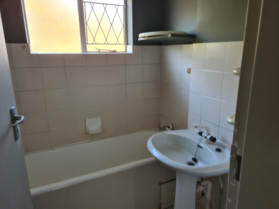 To Let 2 Bedroom Property for Rent in Windsor East Gauteng