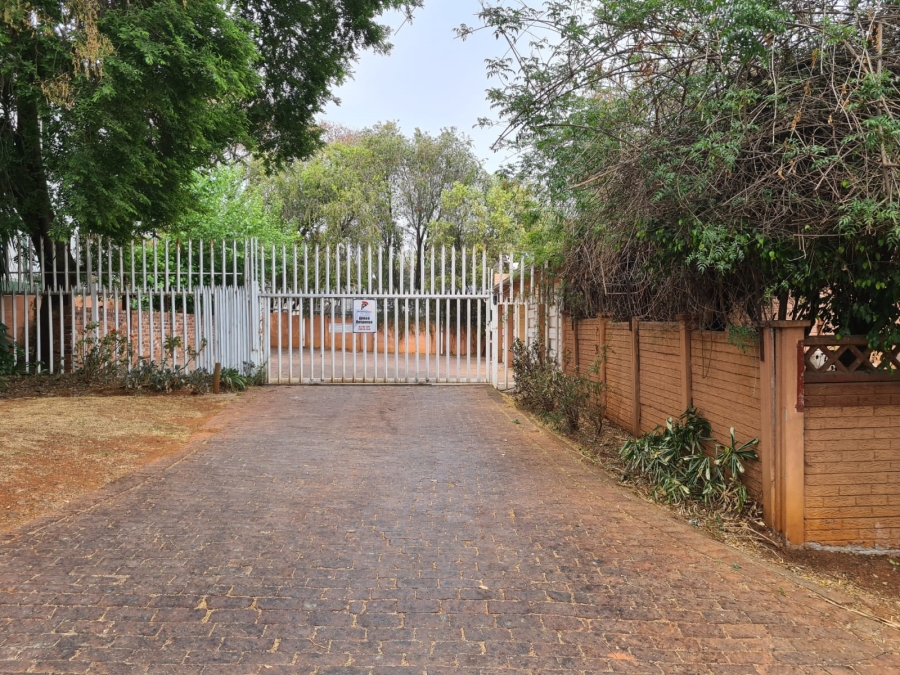 To Let 2 Bedroom Property for Rent in Windsor East Gauteng