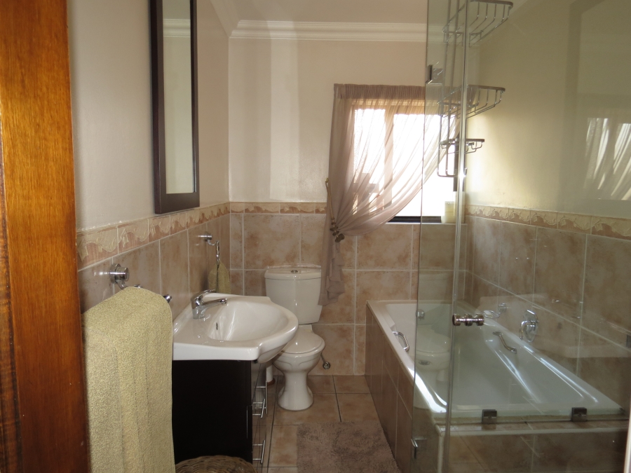 3 Bedroom Property for Sale in Greenstone Hill Gauteng