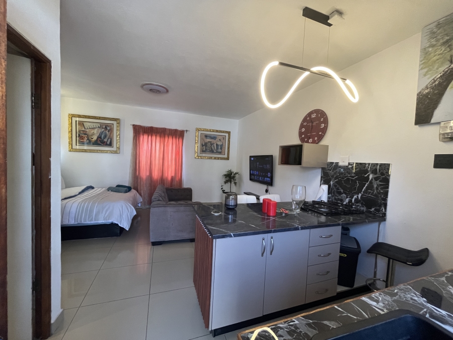 To Let 1 Bedroom Property for Rent in Buccleuch Gauteng