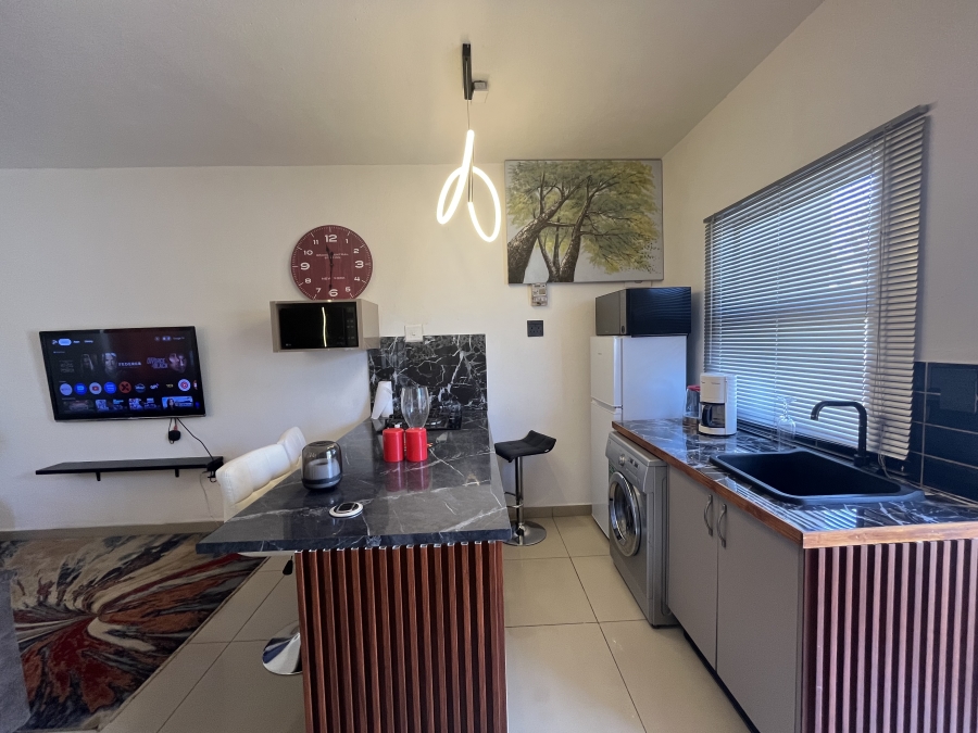 To Let 1 Bedroom Property for Rent in Buccleuch Gauteng