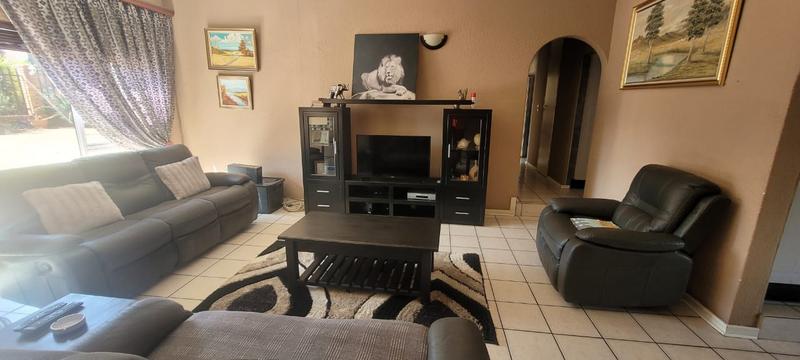 3 Bedroom Property for Sale in Verwoerdpark Gauteng