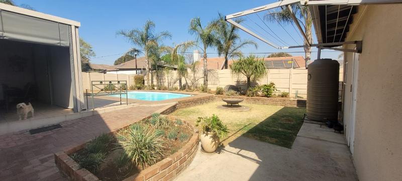 3 Bedroom Property for Sale in Verwoerdpark Gauteng