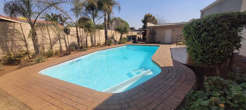 3 Bedroom Property for Sale in Verwoerdpark Gauteng