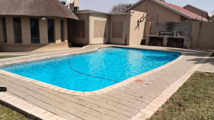 4 Bedroom Property for Sale in Verwoerdpark Gauteng