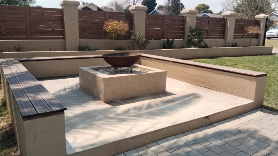 4 Bedroom Property for Sale in Verwoerdpark Gauteng