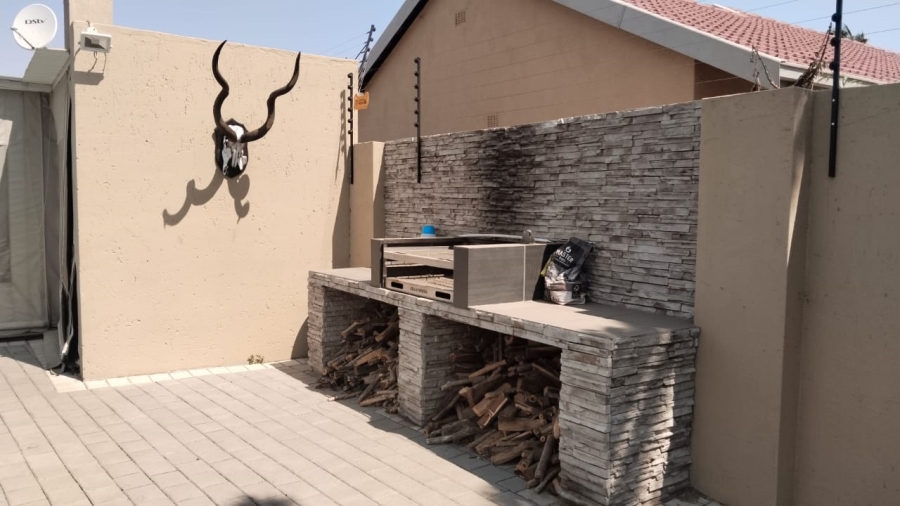 4 Bedroom Property for Sale in Verwoerdpark Gauteng