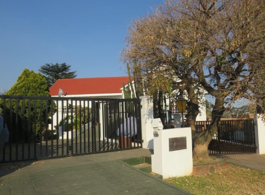 6 Bedroom Property for Sale in Oakdene Gauteng