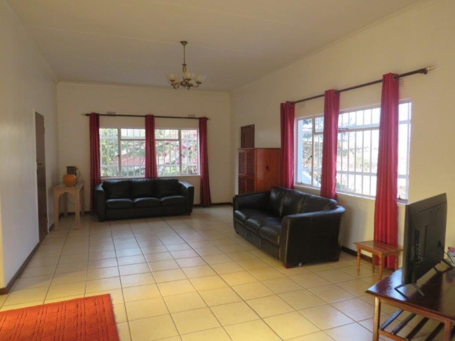 6 Bedroom Property for Sale in Oakdene Gauteng