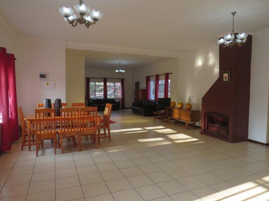 6 Bedroom Property for Sale in Oakdene Gauteng