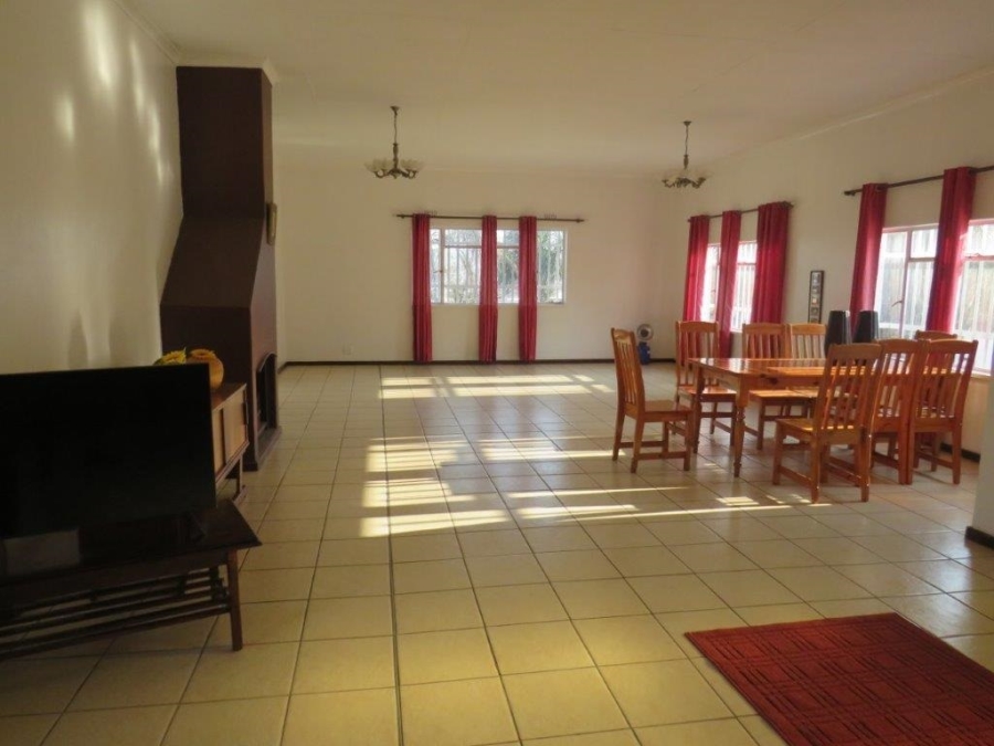 6 Bedroom Property for Sale in Oakdene Gauteng