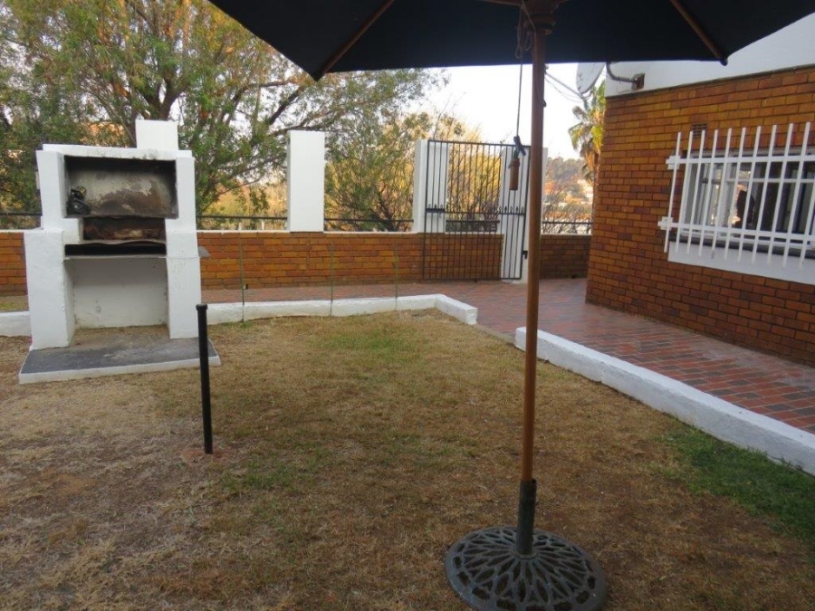 6 Bedroom Property for Sale in Oakdene Gauteng