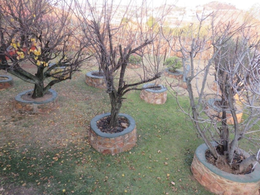 6 Bedroom Property for Sale in Oakdene Gauteng