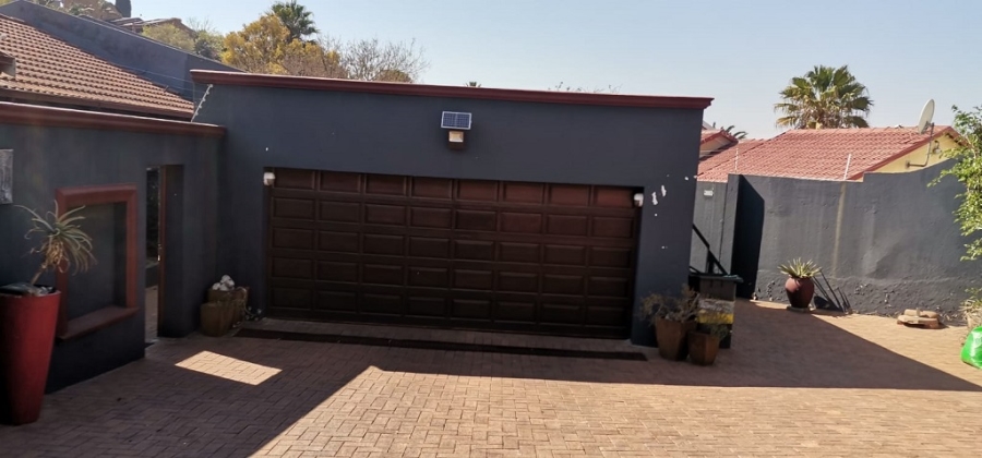 4 Bedroom Property for Sale in Oakdene Gauteng