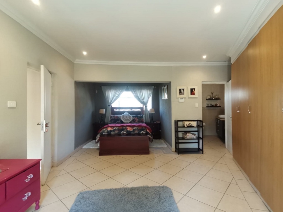 4 Bedroom Property for Sale in Oakdene Gauteng