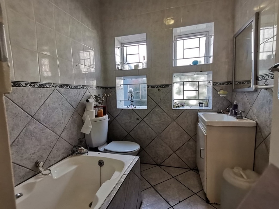 4 Bedroom Property for Sale in Oakdene Gauteng