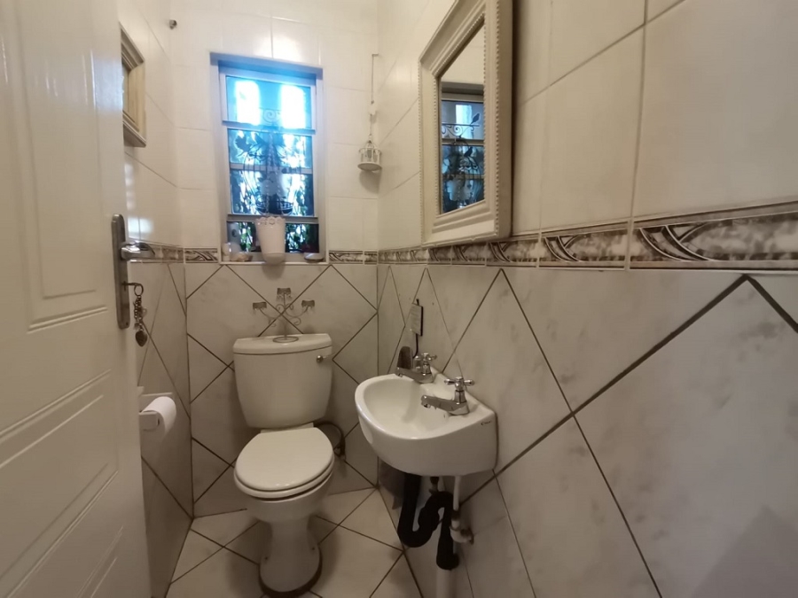 4 Bedroom Property for Sale in Oakdene Gauteng