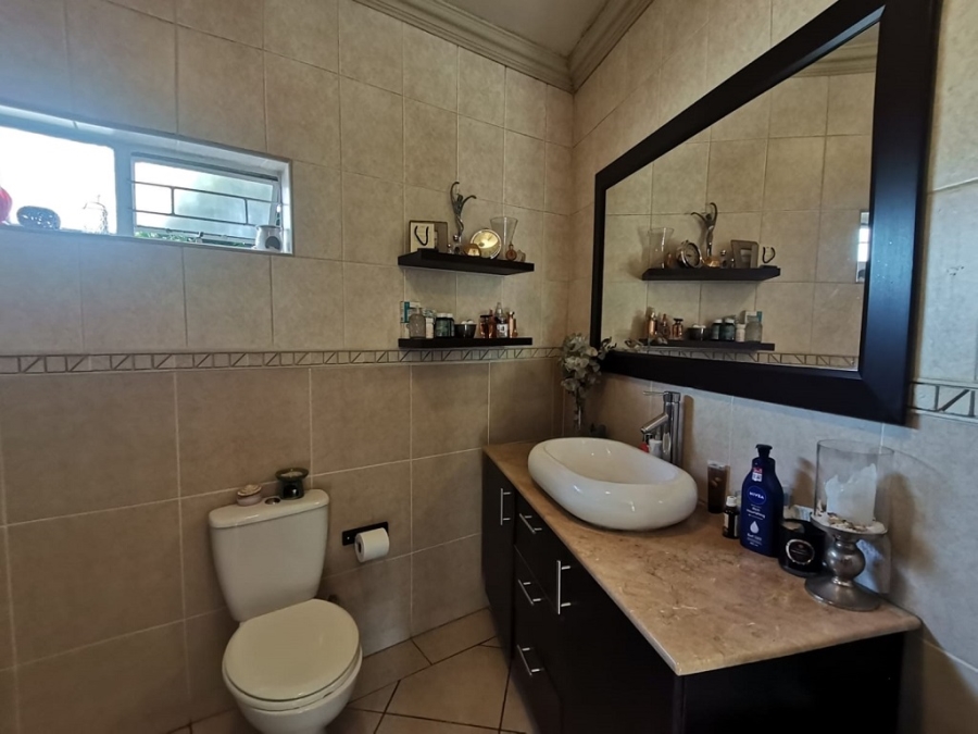 4 Bedroom Property for Sale in Oakdene Gauteng