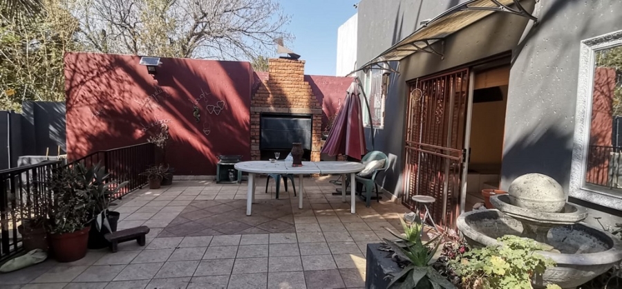 4 Bedroom Property for Sale in Oakdene Gauteng