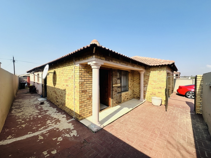 3 Bedroom Property for Sale in Alveda Park Gauteng