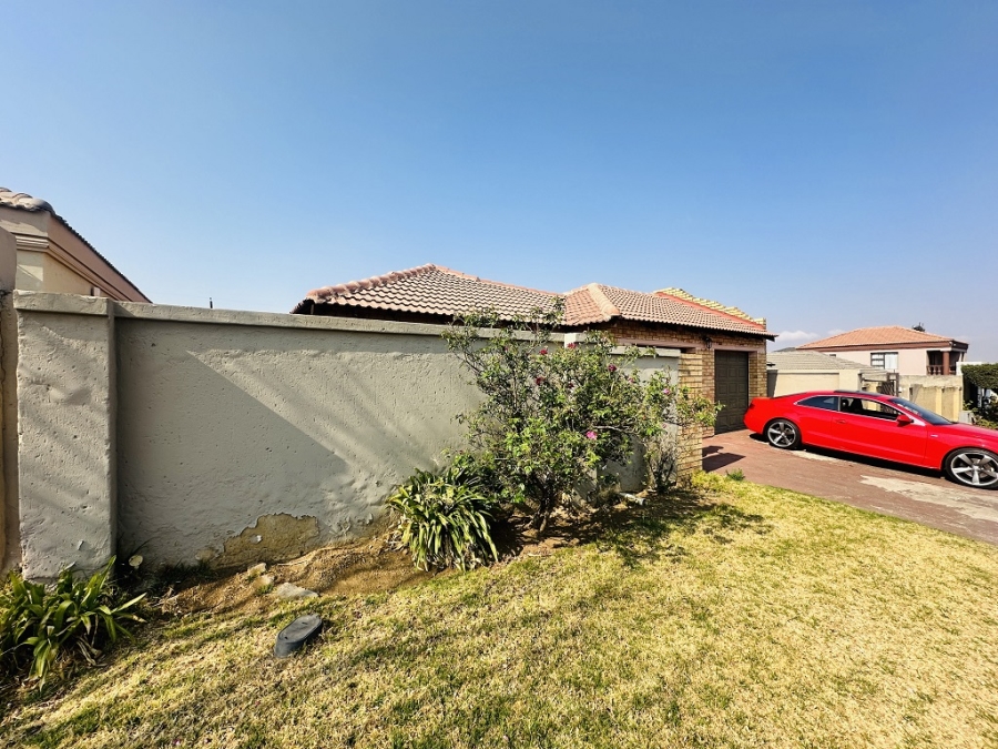 3 Bedroom Property for Sale in Alveda Park Gauteng