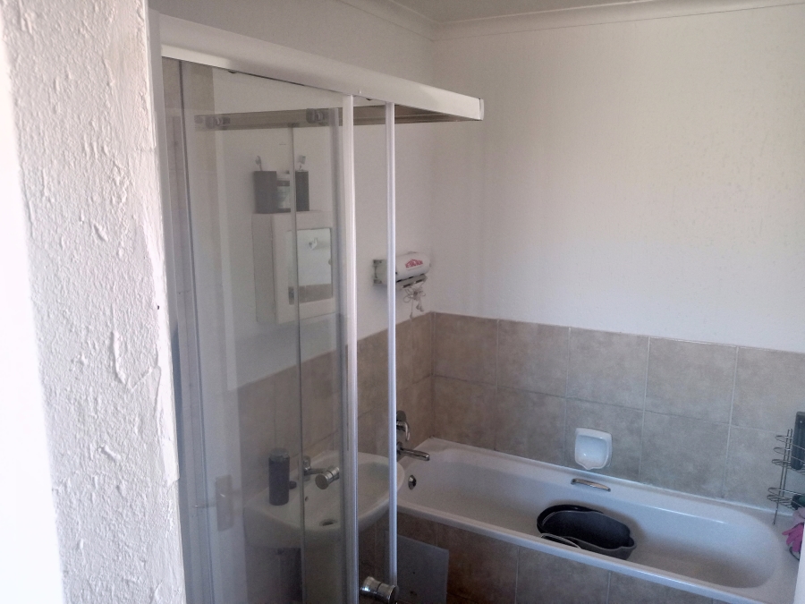 2 Bedroom Property for Sale in Comet Gauteng