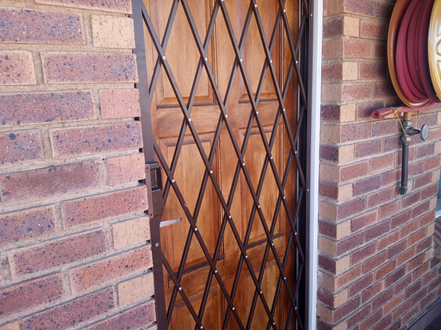 2 Bedroom Property for Sale in Comet Gauteng