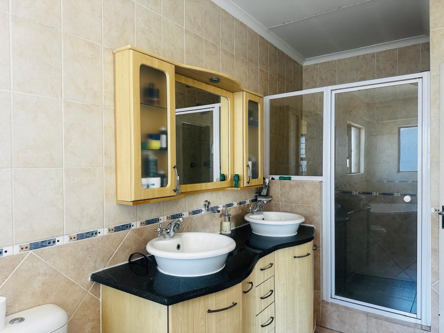 3 Bedroom Property for Sale in Sonneveld Gauteng