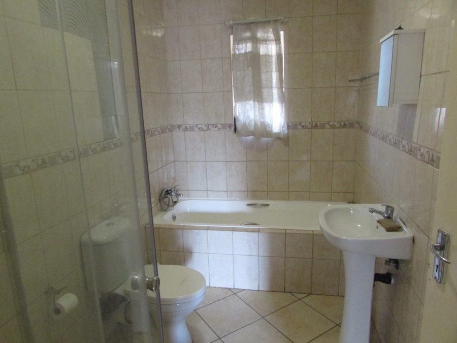 2 Bedroom Property for Sale in Greenhills Gauteng