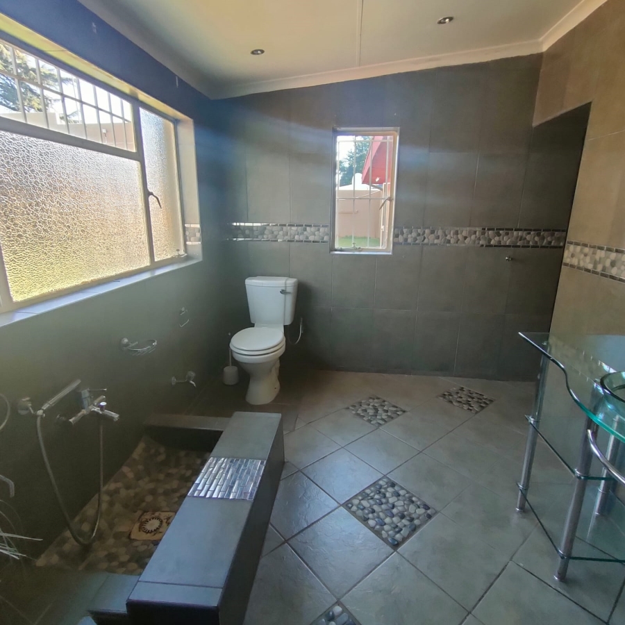 To Let 3 Bedroom Property for Rent in Emmarentia Gauteng