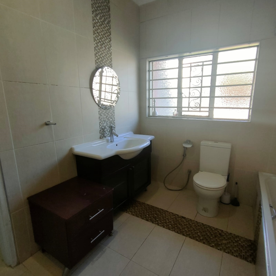 To Let 3 Bedroom Property for Rent in Emmarentia Gauteng