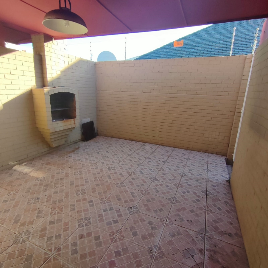 To Let 3 Bedroom Property for Rent in Emmarentia Gauteng