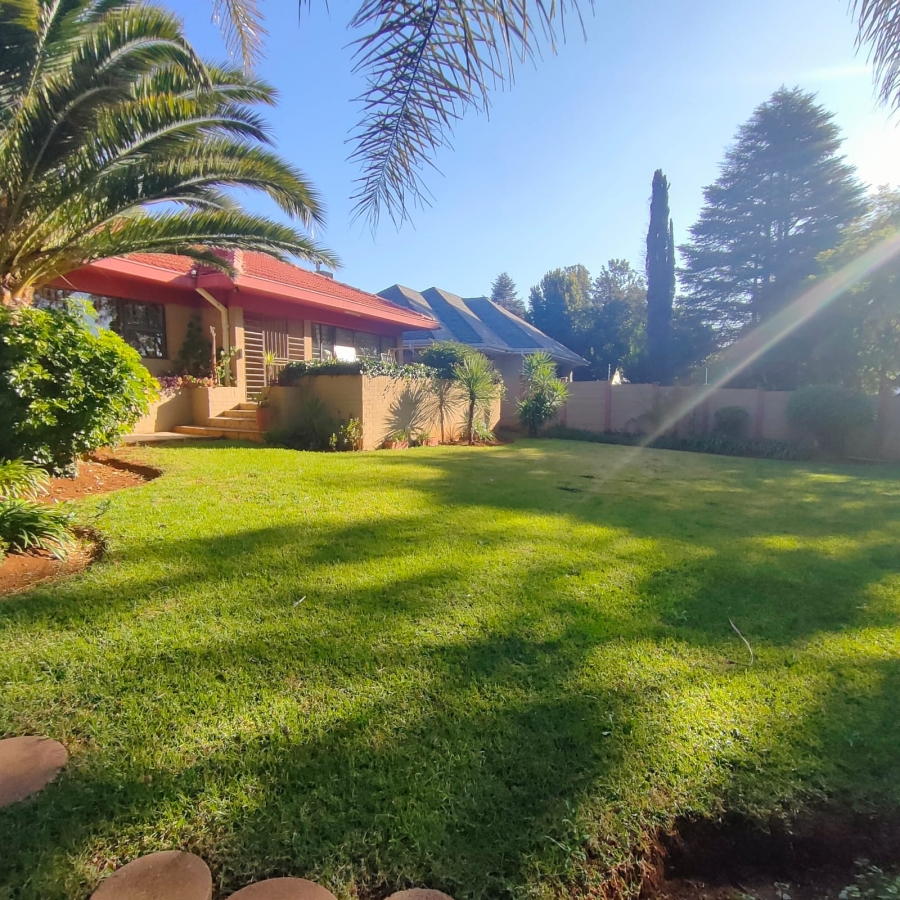 To Let 3 Bedroom Property for Rent in Emmarentia Gauteng