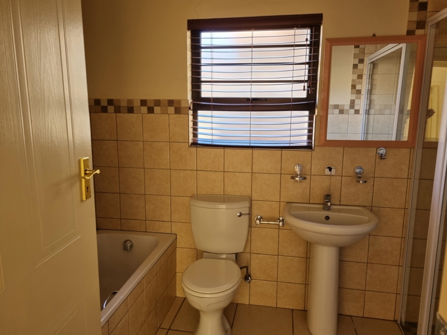 2 Bedroom Property for Sale in The Retreat Gauteng